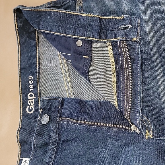 GAP Size 29T Medium Dark Wash "Slim Shorts" Blue Jean Shorts, EUC - Picture 8 of 10